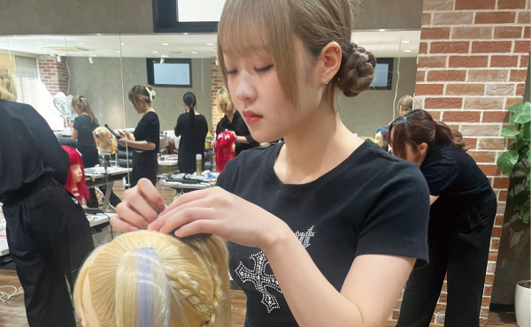 ヘアメイク科ウィッグデザインコンテストの写真3