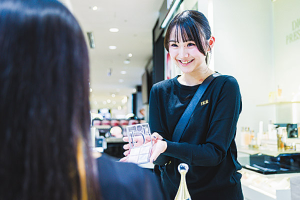 田中さんが施術する様子